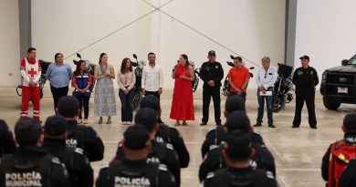 Reconoce Cecilia Patrón a policías y personal municipal en el Carnaval de Mérida