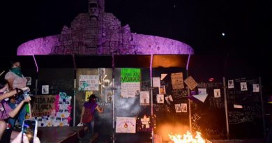 Vallas, drones y “orejas” en la marcha del 8M en Mérida
