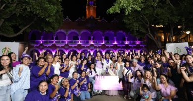 Cecilia Patrón ilumina Palacio Municipal por el Día Internacional de la Mujer