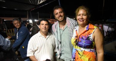 Cónsul cubana visita barco cargado de ayuda y respalda su salida