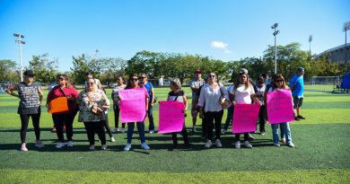 Entre llanto y protestas, se entrega pase nacional a la Escuela Modelo