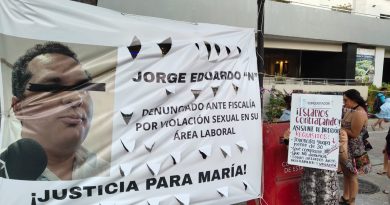 Protestan contra dueño de El Conquistador por presunta agresión sexual a trabajadora