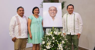 Roger Aguilar Salazar recibe homenaje póstumo como Maestro Distinguido del Año 2026