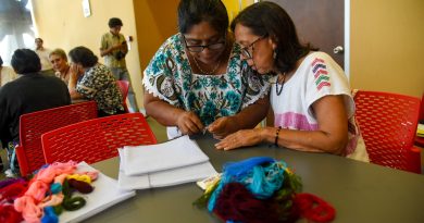 El bordado maya se aprende desde las manos que resguardan su memoria