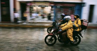 Las motos le pisan los talones a los autos y al transporte público