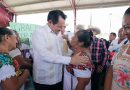 Marta Cecilia estrenó máquina de coser y enseñará el oficio a sus hijas; entregan 1,076 apoyos a mujeres