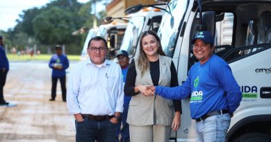 Cecilia Patrón suma cuatro camiones para reforzar obras en Mérida