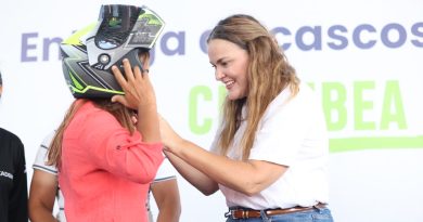 Cecilia Patrón entrega 265 cascos certificados a motociclistas de plataforma
